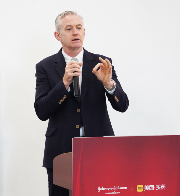 強(qiáng)生中國個人健康護(hù)理總裁戴康瀾表示，與美團(tuán)這樣的中國互聯(lián)網(wǎng)公司進(jìn)行合作是強(qiáng)生“數(shù)字化優(yōu)先”戰(zhàn)略的重要一環(huán)，將更好地滿足中國消費(fèi)者日益增長的健康維護(hù)和管理需求