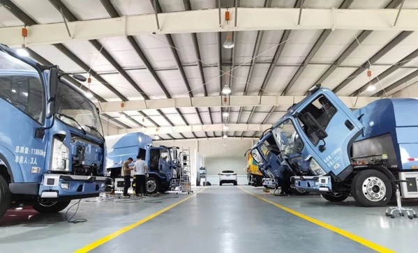 autowise.ai松江研發(fā)制造中心，多臺大型自動駕駛清掃車正蓄勢待發(fā)