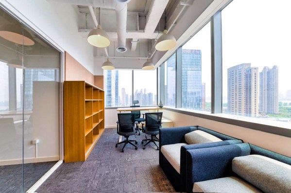 勵(lì)帷  樣板間臨窗獨(dú)立辦公室