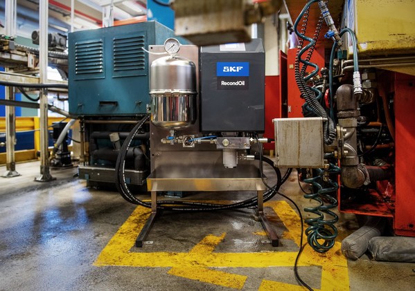 圖：緊湊型方案，SKF RecondOil box，實現(xiàn)潤滑油從線性使用轉(zhuǎn)變?yōu)檠h(huán)使用的突破