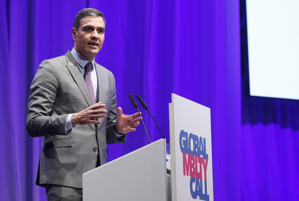 (one man speaking): Pedro S&aacute;nchez Global Mobility Call Credit EFE David Fern&aacute;ndez