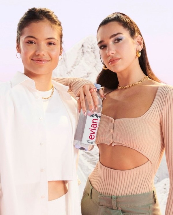 依云天然礦泉水,讓杜阿-利帕和艾瑪-拉杜卡努首次相聚