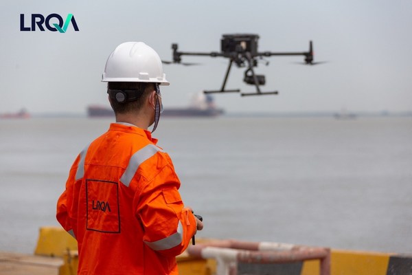 無人機(jī)起飛，開始船舶稱重航測(cè)