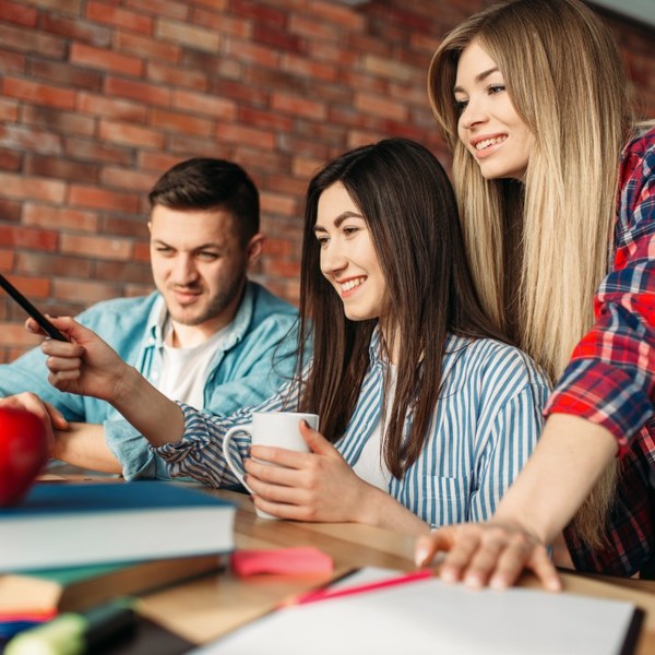 北京致知學(xué)校高中部新生百萬(wàn)獎(jiǎng)學(xué)金：擁抱致知，走向世界