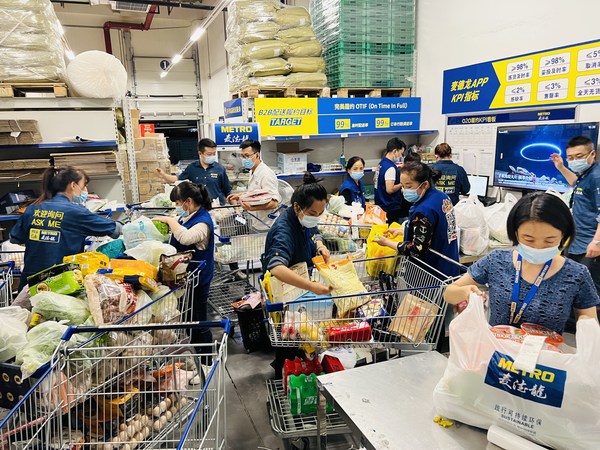 麥德龍七里河商場員工打包線上訂單