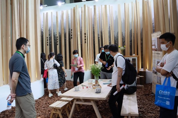 加拿大鐵杉展臺(tái) 加拿大鐵杉展臺(tái)