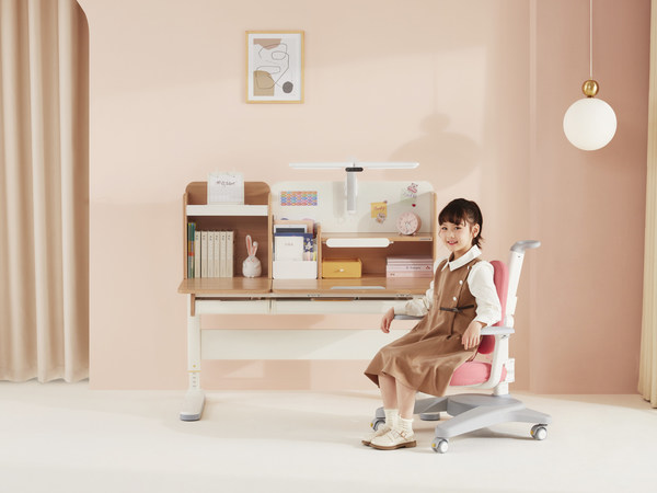 2022護童年度新品DH艾虎學(xué)習(xí)桌