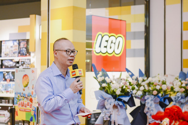 樂(lè)高集團(tuán)高級(jí)副總裁、中國(guó)區(qū)總經(jīng)理黃國(guó)強(qiáng)先生出席開(kāi)業(yè)儀式并致辭