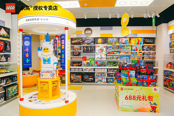 方便孩子們可以近距離與模型和積木零件互動的開放式模型陳列 方便孩子們可以近距離與模型和積木零件互動的開放式模型陳列