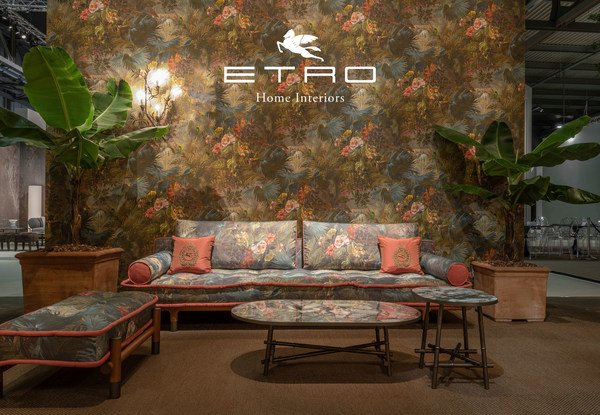 ETRO Home Interiors–2022戶外系列：Woodstock 沙發(fā)和長椅，Dal&igrave; 桌子和邊桌