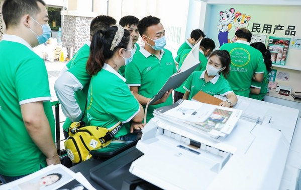 富士ApeosPro C750 for Photo 影像級(jí)碳粉打印機(jī)現(xiàn)場(chǎng)運(yùn)行演示