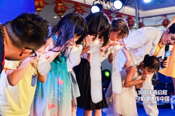 舒膚佳攜手壹加壹與中山萬榮，舉辦“30周年再啟程  守護(hù)健康傳中國”活動