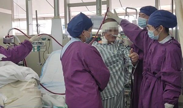 武漢協(xié)和董念國團隊完成微創(chuàng)體外人工心臟置入手術(shù)