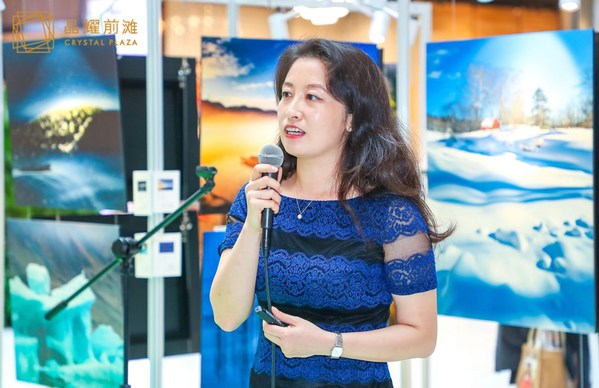 公益攝影體驗(yàn)空間分享會現(xiàn)場，上海同達(dá)人本兒童關(guān)愛發(fā)展中心創(chuàng)始人兼理事長馬冬爽女士介紹“融城有愛&middot;如影相伴”特殊兒童融合攝影項(xiàng)目