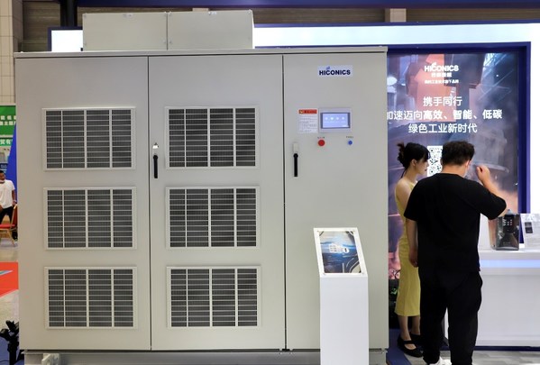 合康新能高壓變頻器、通用低壓變頻器等產(chǎn)品亮相