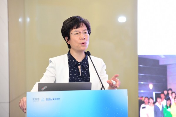 IACLE中國(guó)區(qū)負(fù)責(zé)人、復(fù)旦大學(xué)附屬眼耳鼻喉科醫(yī)院主任醫(yī)師瞿小妹教授致辭
