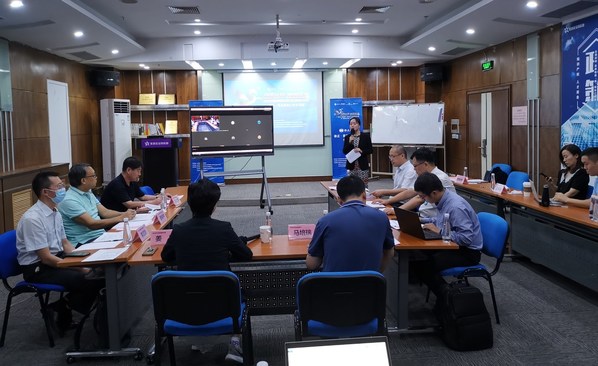 北京市經(jīng)濟和信息化局一級調(diào)研員辛欣、修正藥業(yè)集團副總裁姜瑩進行致辭。