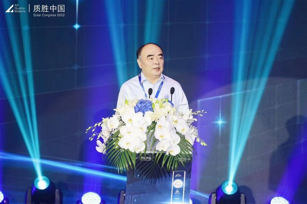 中國光伏行業(yè)協(xié)會(huì)理事長、陽光電源股份有限公司董事長曹仁賢致辭