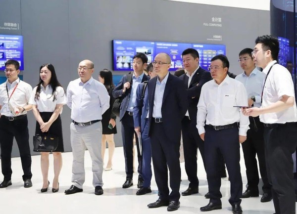 平安銀行行長(zhǎng)胡躍飛一行至大華股份參觀考察 平安銀行行長(zhǎng)胡躍飛一行至大華股份參觀考察