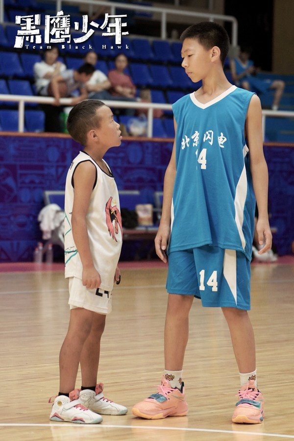 新東方電影處女作《黑鷹少年》上映 再現(xiàn)涼山少年熱血追夢(mèng)故事