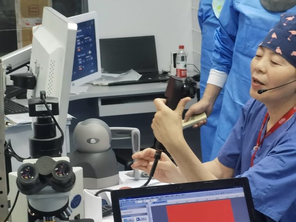 張?jiān)洪L(zhǎng)親自操作整臺(tái)手術(shù)