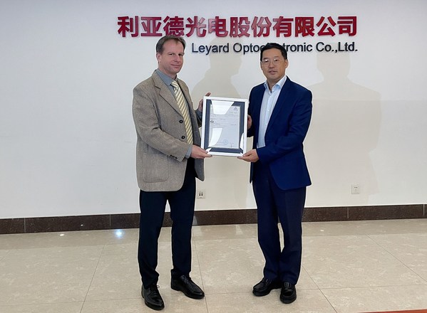 利亞德教室燈獲TUV萊茵眼部舒適度、低藍光及無頻閃認證證書