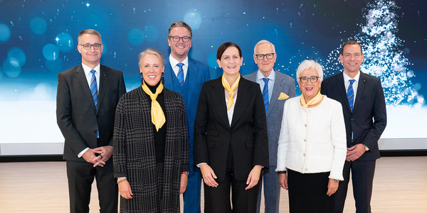 浩亭家族和浩亭技術(shù)集團(tuán)執(zhí)行董事 浩亭家族和浩亭技術(shù)集團(tuán)執(zhí)行董事