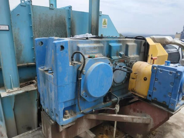 熟料破碎機(jī)安裝傳感器，采集設(shè)備數(shù)據(jù)