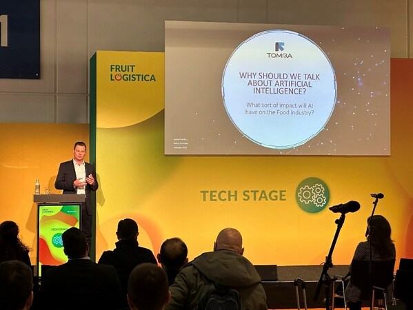 陶朗新鮮食品創(chuàng)新部門負(fù)責(zé)人James French在科技舞臺上演講 陶朗新鮮食品創(chuàng)新部門負(fù)責(zé)人James French在科技舞臺上演講