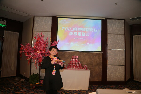 北京病痛挑戰(zhàn)公益基金會(huì)脫髓鞘疾病項(xiàng)目負(fù)責(zé)人楊啟慧主持茶話會(huì)活動(dòng) 北京病痛挑戰(zhàn)公益基金會(huì)脫髓鞘疾病項(xiàng)目負(fù)責(zé)人楊啟慧主持茶話會(huì)活動(dòng)