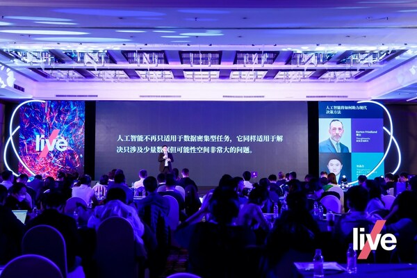 思特沃克（Thoughtworks）數(shù)據(jù)與人工智能業(yè)務(wù)線解決方案負(fù)責(zé)人、首席咨詢顧問張晶白