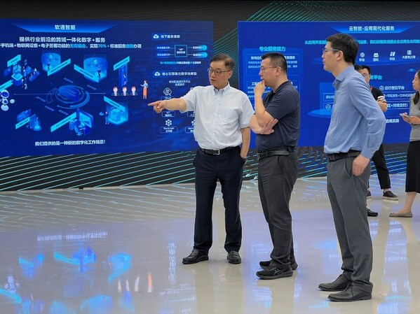 海淀區(qū)區(qū)委常委、副區(qū)長(zhǎng)岳立一行到訪軟通動(dòng)力