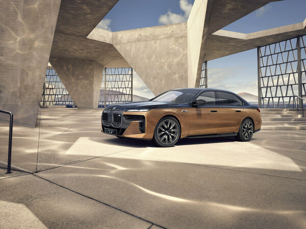 創(chuàng)新純電動(dòng)BMW i7 M70L