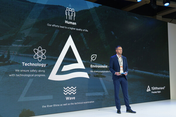 T&Uuml;V萊茵電子電氣產(chǎn)品服務歐洲區(qū)域總經(jīng)理Marc Zaplin發(fā)言