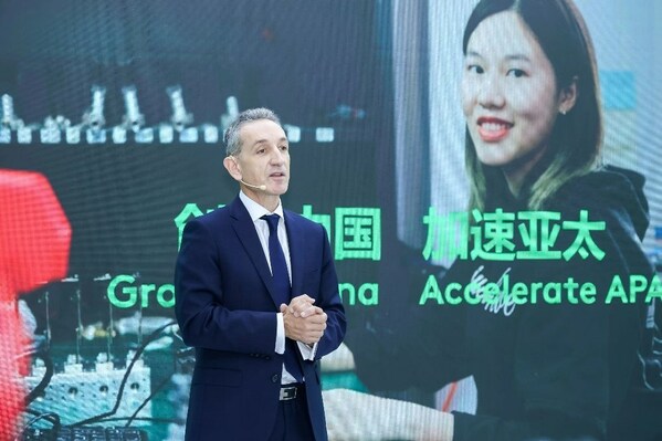 英國豪邁集團(tuán)醫(yī)療健康事業(yè)部全球首席執(zhí)行官 Steve Brown發(fā)表演講