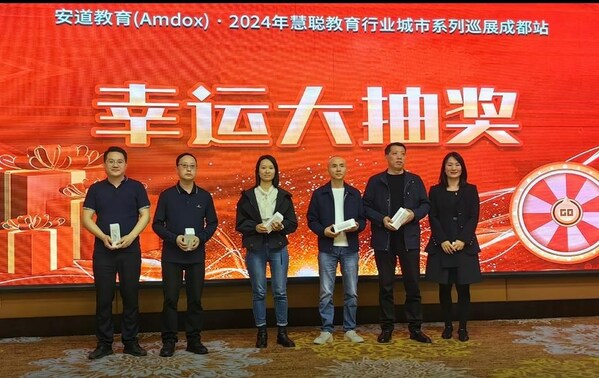 禮品贊助，獲獎(jiǎng)嘉賓合影