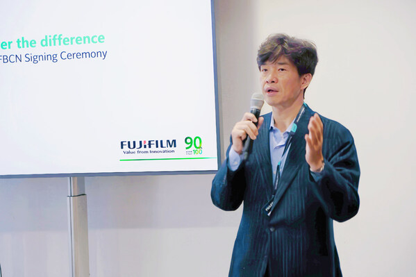 富士膠片商業(yè)創(chuàng)新有限公司圖形通信部副總經(jīng)理、數(shù)字印刷業(yè)務部總經(jīng)理下坂裕昭