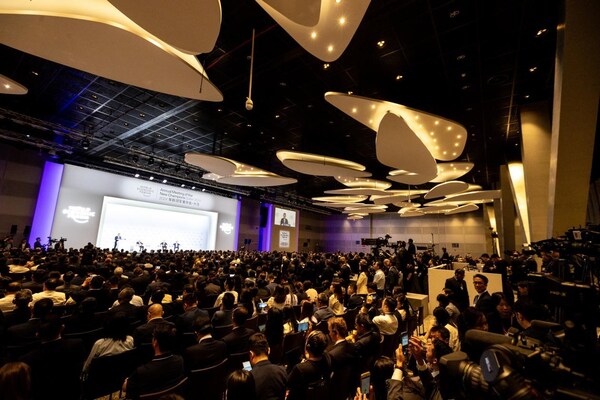 (圖片來源：2024夏季達沃斯論壇新領軍者年會官網)