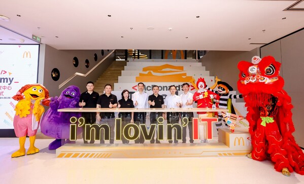 麥當(dāng)勞中國科技研發(fā)中心全新大樓正式啟用 出席儀式的有南京市玄武區(qū)委書記閔一峰，南京市玄武區(qū)委副書記、區(qū)長張志超，南京市玄武區(qū)政府副區(qū)長唐承武，以及麥當(dāng)勞中國董事費怡平，麥當(dāng)勞中國首席執(zhí)行官張家茵，麥當(dāng)勞中國首席財務(wù)官黃鴻飛，麥當(dāng)勞中國首席信息技術(shù)及體驗官陳世宏
