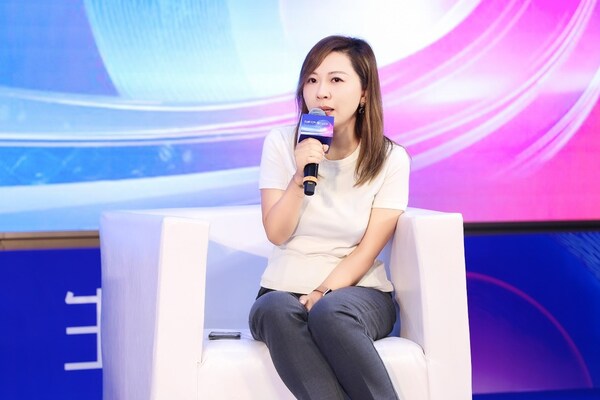 圖為“生物育種強化農(nóng)業(yè)科技支撐，助力建設(shè)農(nóng)業(yè)強國”主題圓桌現(xiàn)場，拜耳作物科學(xué)開放創(chuàng)新與戰(zhàn)略合作總監(jiān)徐航發(fā)言