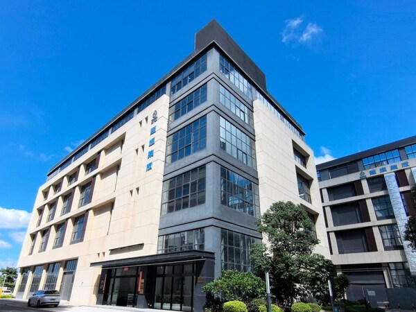 思坦科技助力深紫外Micro-LED顯示無(wú)掩膜光刻技術(shù)榮登Nature Photonics