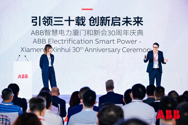 ABB電氣智慧電力全球總裁馬思、全球斷路器業(yè)務負責人Lara Cortinovis進行主題演講