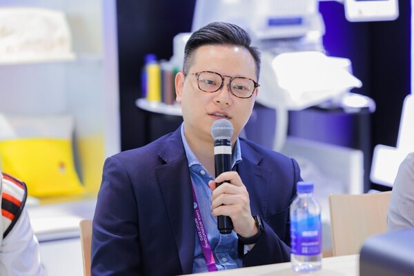 長寧區(qū)商務(wù)委員會(huì)副主任