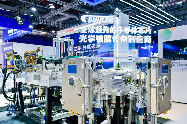 布勒萊寶光學(xué)攜帶旗下明星產(chǎn)品Helios磁控濺射機(jī)首次亮相，受到廣泛關(guān)注。