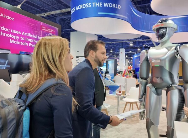 靈寶CASBOT亮相CES 2025，開啟人機(jī)共生未來景觀