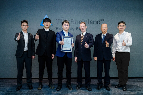 T&Uuml;V萊茵為星猿哲科技移動(dòng)操作機(jī)器人RockyOne頒發(fā)CE-MD符合性證書