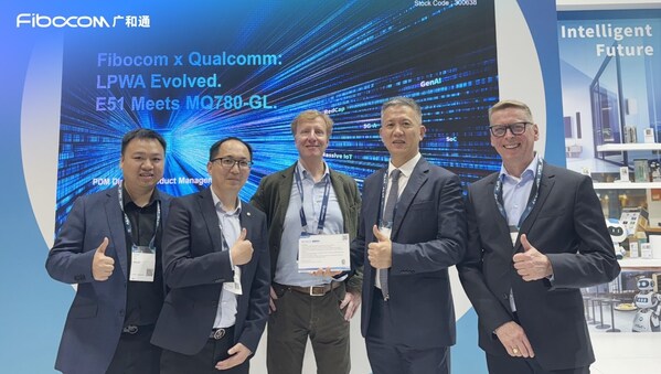 廣和通MTC產(chǎn)品管理部總經(jīng)理劉蓀枝（左1）、廣和通MTC產(chǎn)品市場(chǎng)總監(jiān)關(guān)鴻愷（左2）、高通技術(shù)公司產(chǎn)品管理副總裁Vieri Vanghi（左3）、廣和通CEO應(yīng)凌鵬（右2）、廣和通歐洲及中東區(qū)銷售部副總裁Lars Thyroff（右1）出席發(fā)布會(huì)現(xiàn)場(chǎng)