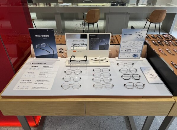 圖：毛源昌眼鏡門(mén)店智能眼鏡體驗(yàn)
