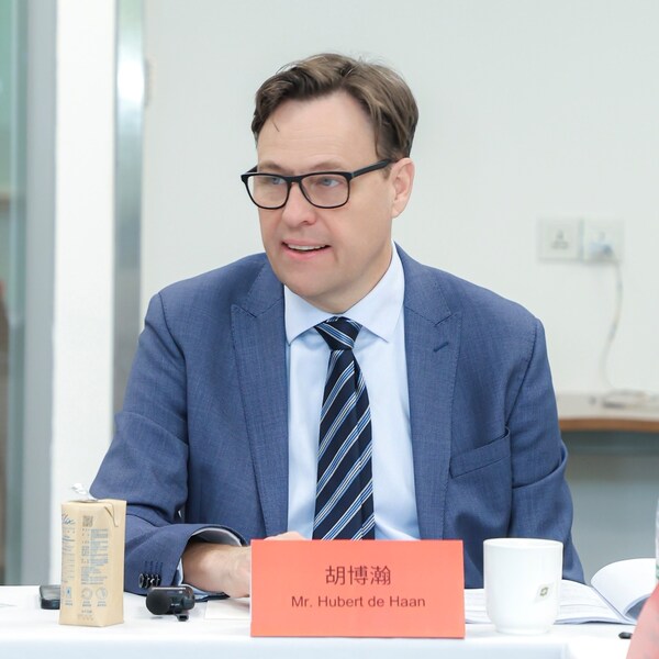 博西家用電器集團大中華區(qū)高級副總裁兼首席銷售和營銷官胡博瀚先生接受采訪