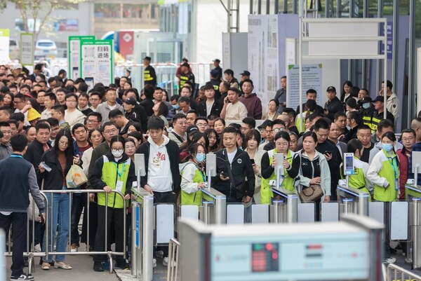 聚光魅力啟新程，超22萬人次共赴盛會，第32屆古鎮(zhèn)燈博會圓滿收官